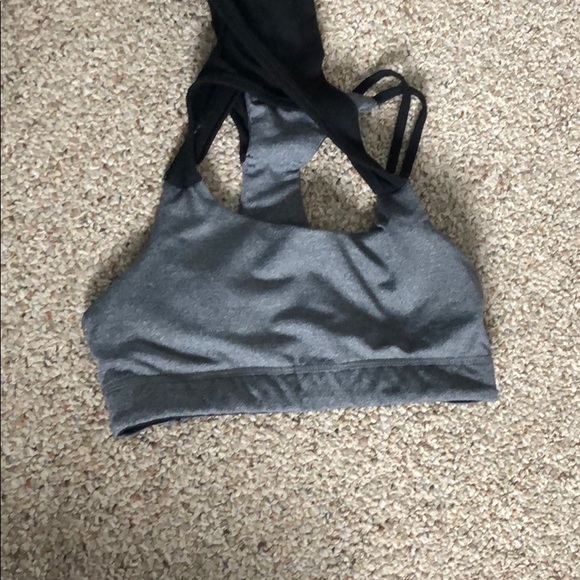 super cute top with built in sports bra - Picture 3 of 3